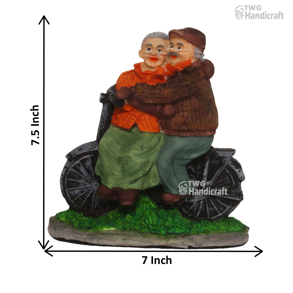 Old Couple Statue Showpiece 7.5 Inch